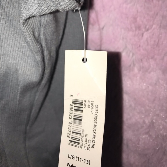 Tops - Picture 7 of 8